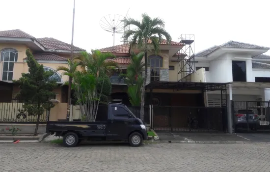 Rumah 2 lt  4 kt+1 2km+1 dekat taman