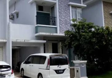 Rumah bagus siap huni , 2 lantai 3K ,2KM , strategis