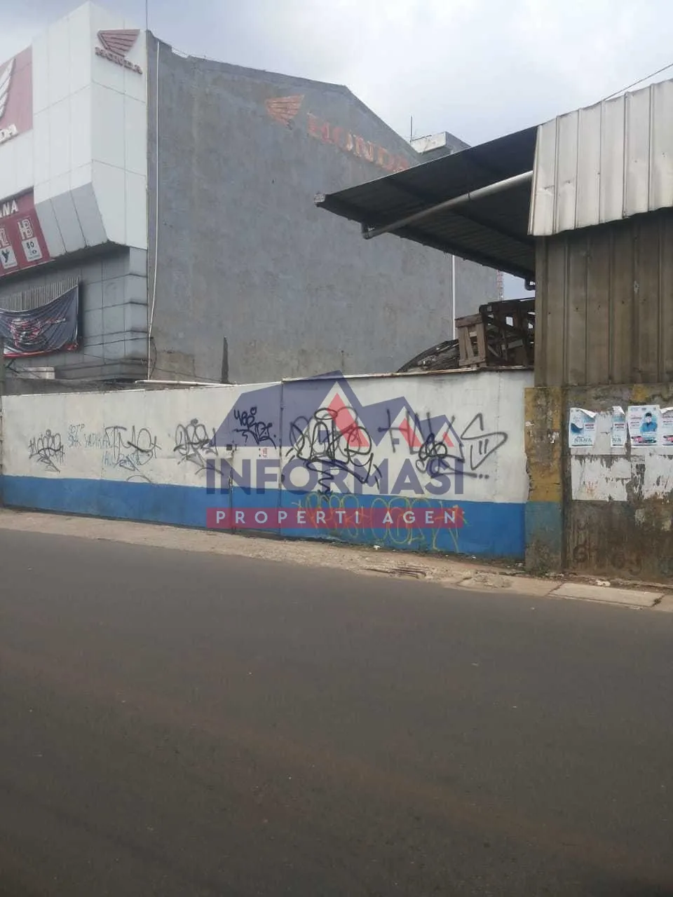Lokasi sangat strategis jalan utama sangat ramai