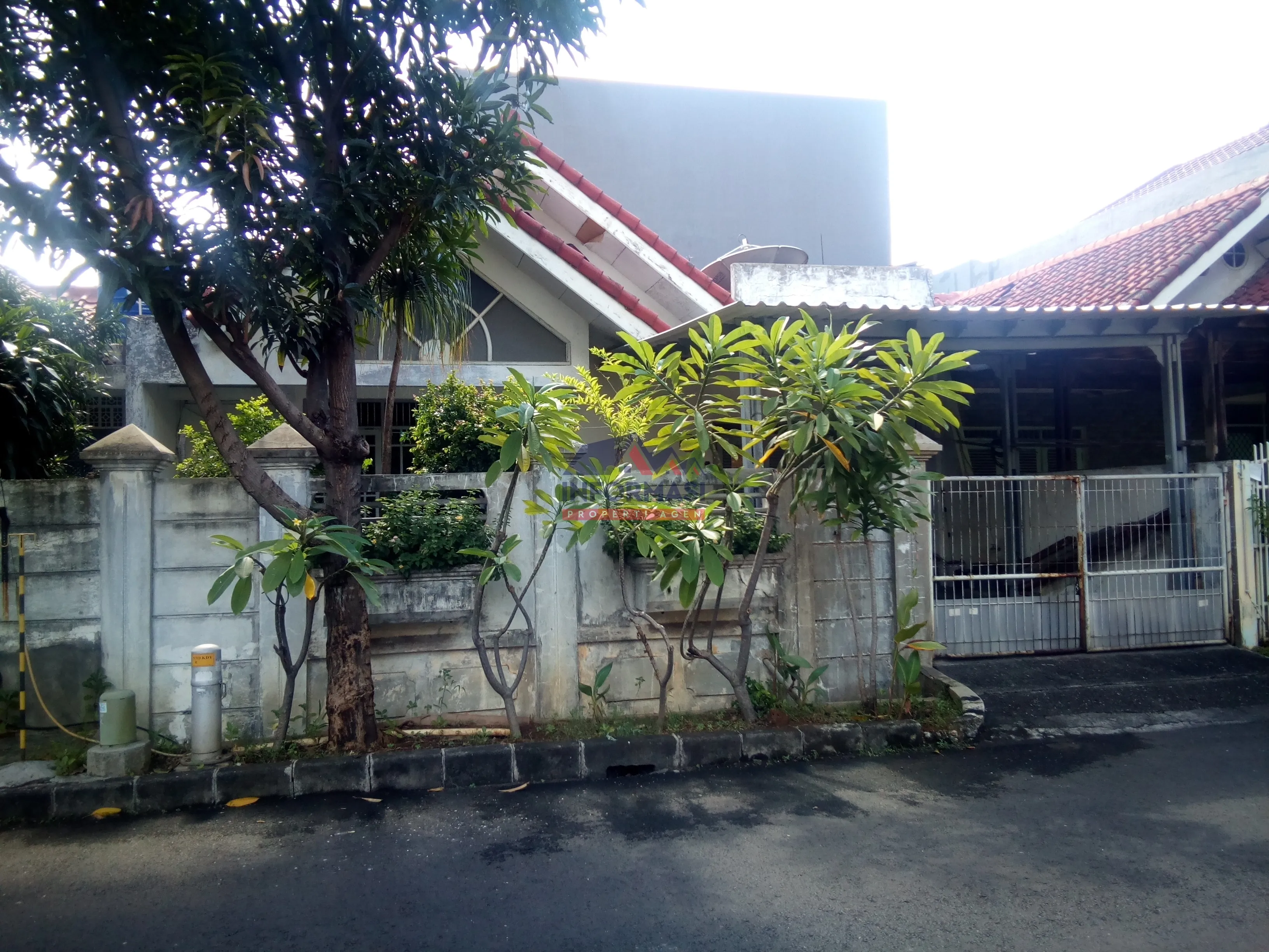 Rumah Permata Buana lokasi tenang