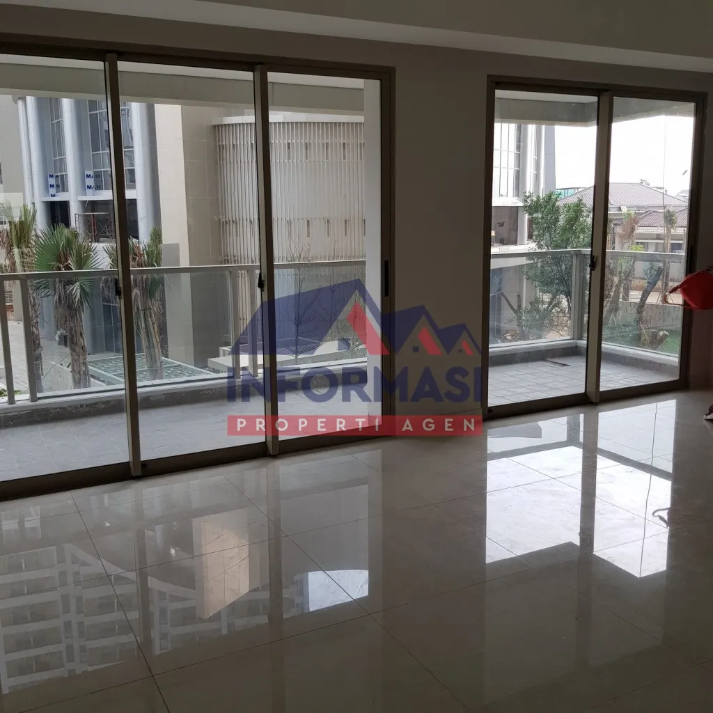 town house Taman Anggrek Residence 142 m2 disewakan murah