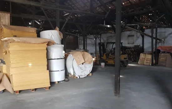 gudang luas 1300m2 lokasi strategis
