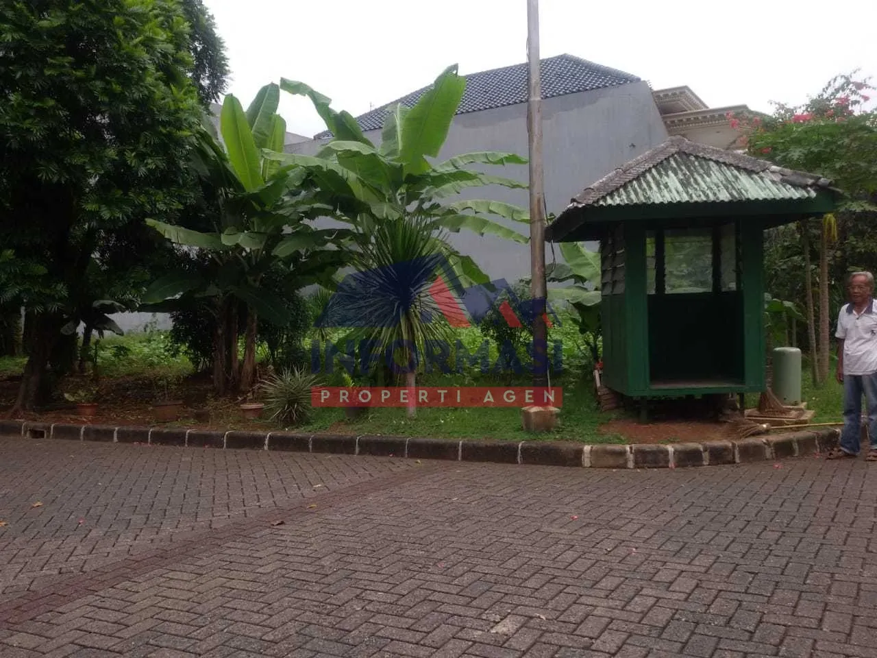 Tanah LT 440 m2  ĺķ  20 × 22  hadap utara barat MKJ