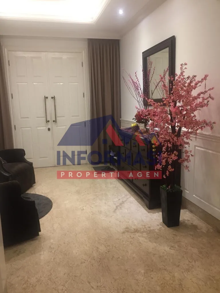 Rumah mewah bagus 5KT 4 KM lokasi strategis