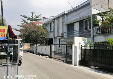 rumah lama taman ratu huk , lt 199m2 jalan 2 mbl