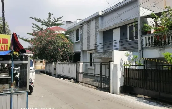 rumah lama taman ratu huk , lt 199m2 jalan 2 mbl