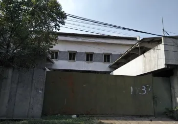 Lokasi jln utama, container msk