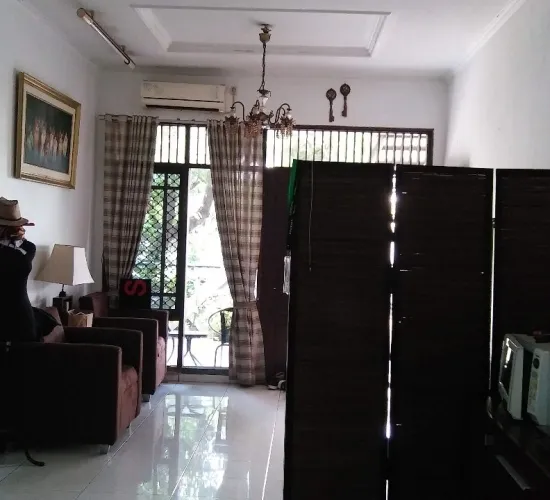 Rumah 2 Lantai Intercon-siap Huni, semi furnished