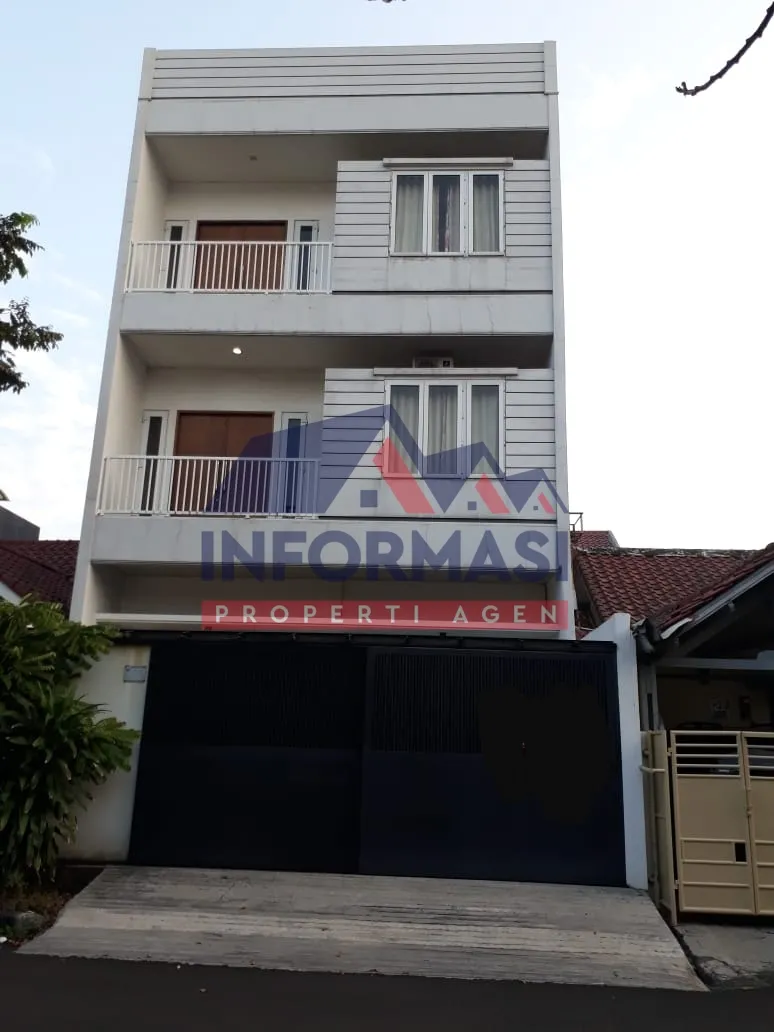 Rumah minimalis 3 Lt 4KT 3 kM siap huni semi furnish