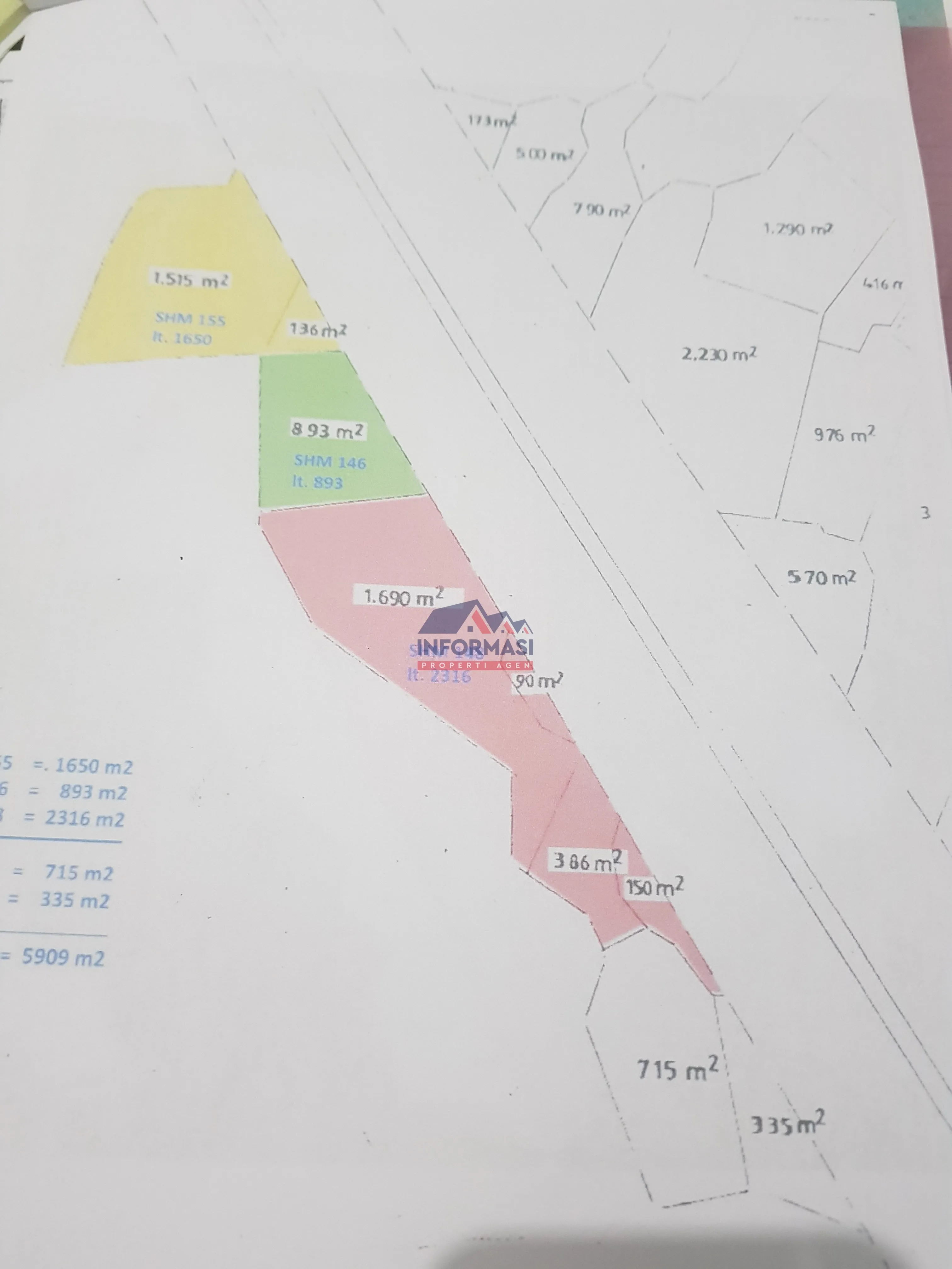 lokasi  dipinggir jalan raya