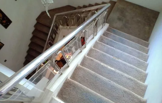 rumah hook ,lokasi tenang, semi furnish