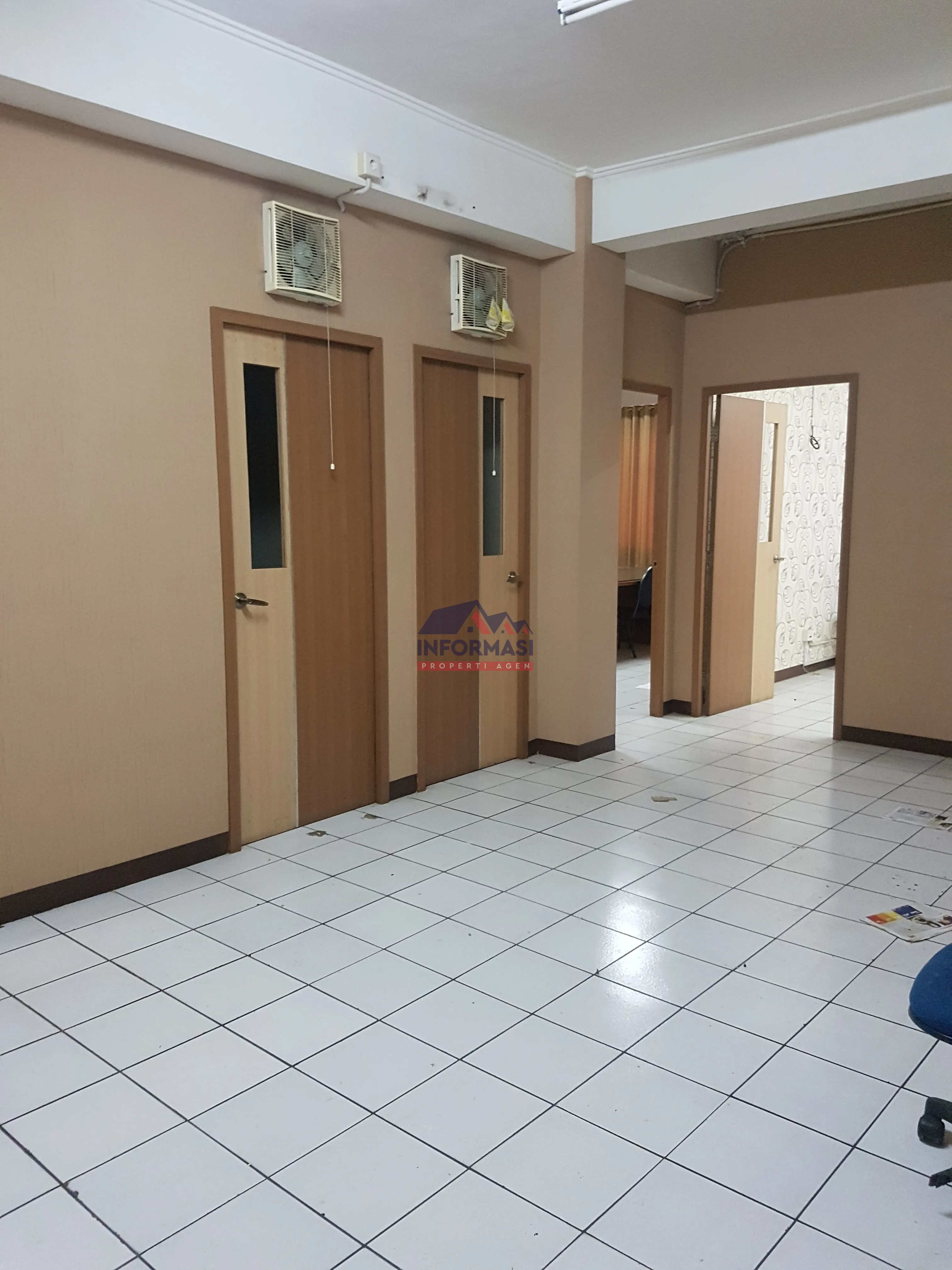 Ruko gandeng 4 Lt. lokasi strategis  jakarta pusat