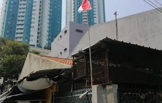 jl kesederhanaan taman sari jakarta barat , lt 57m2 , 3 lt