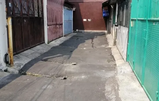 jl kesederhanaan taman sari jakarta barat , lt 57m2 , 3 lt