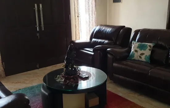 Rumah bagus luas 200/3 lantai hdp timur