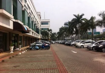 lokasi bagus, hadap tol