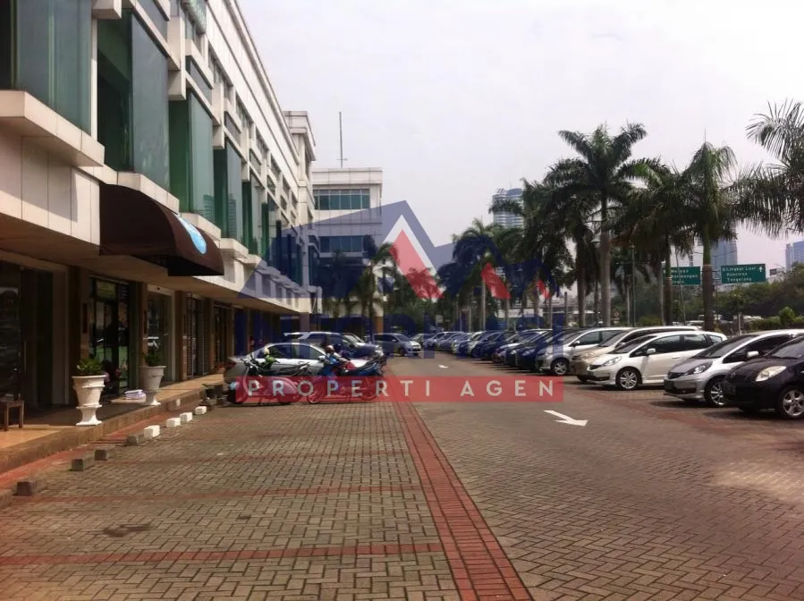 lokasi bagus, hadap tol