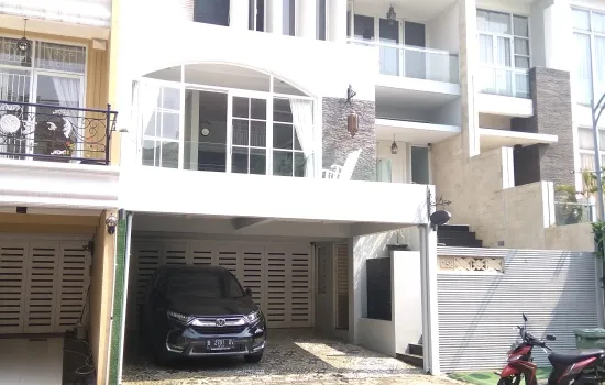 Rumah mewah permata regency 3 lantai dekat ke permata hijau