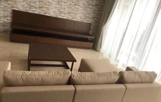 Apartemen mewah 2 BR  +  1 full furnished , lokasi strategis