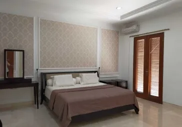 Rumah bagus 2lt kedoya permai lokasi sudut