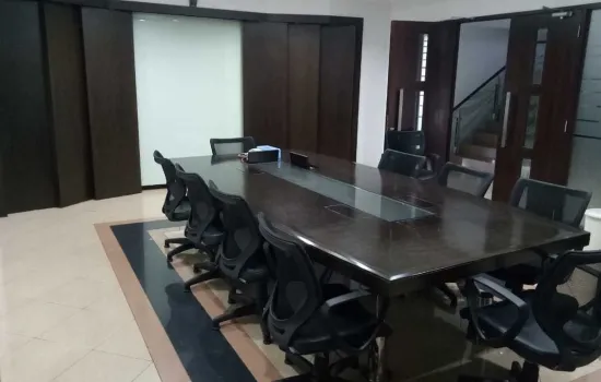 Gedung Kantor 5 lantai Rapi dgn Lift