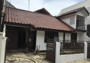 Rumah besar, lokasi strategis, Kebayoran Baru