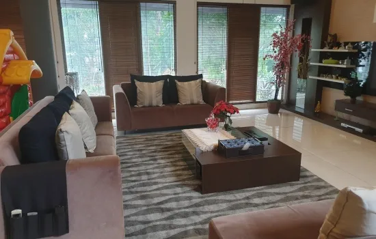 Rumah Bagus hadap Timur, 3 lantai di cluster baru