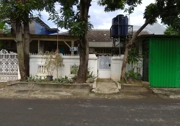 Rumah Pinggir jalan Besar, lokasi Strategis , Kmr 4
