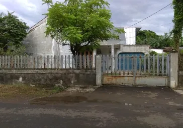 Rumah Strategis pinggir jalan besar, Lt. 300 , kmr 3 kmd 2