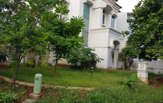 Rumah sewa hoek di cluster Permata Mediterania