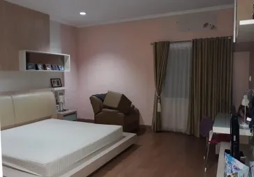 RESIDENCE ONE BSD LT 144m2 , 2 lantai , FURNISHED YG NEMPEL