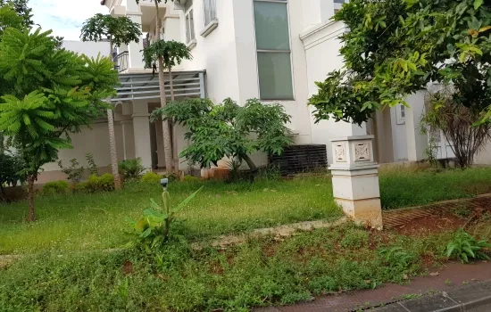 Rumah sewa hoek di cluster Permata Mediterania