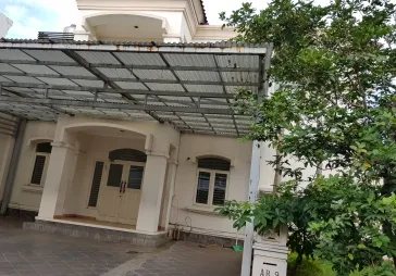 Rumah sewa hoek di cluster Permata Mediterania