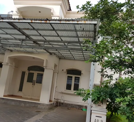 Rumah sewa hoek di cluster Permata Mediterania