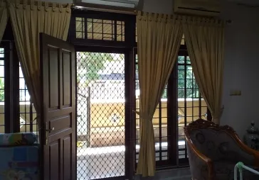Rumah 2 Lt , 4 Kt, 3 Km ,sebelah taman