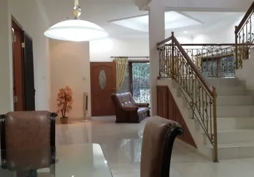 Rumah Lb. 350m2  .kt 4, km 4 ,Rapi