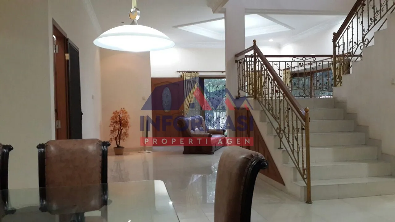 Rumah Lb. 350m2  .kt 4, km 4 ,Rapi