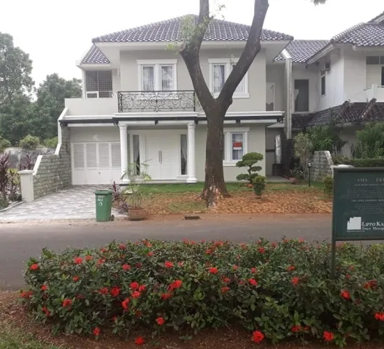 KARAWACI JL DANAU BIRU , LT 300m2 , rumah baru direnovasi
