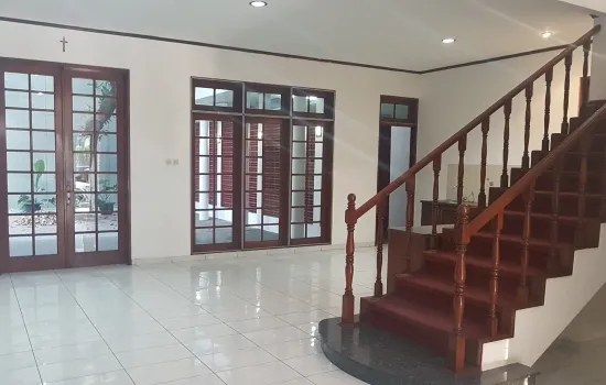 Rumah siap huni Puri Indah. LT 490 m2.  4KT.3 KM.