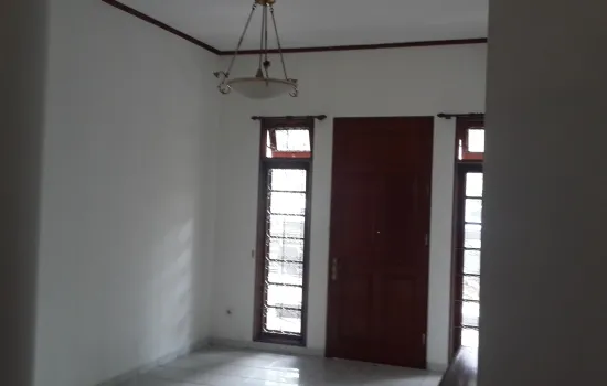 Rumah siap huni Puri Indah. LT 490 m2.  4KT.3 KM.