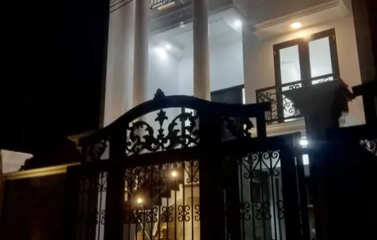 Rumah BARU LUX @Cempaka Putih. LT 150 m2. 3 lantai