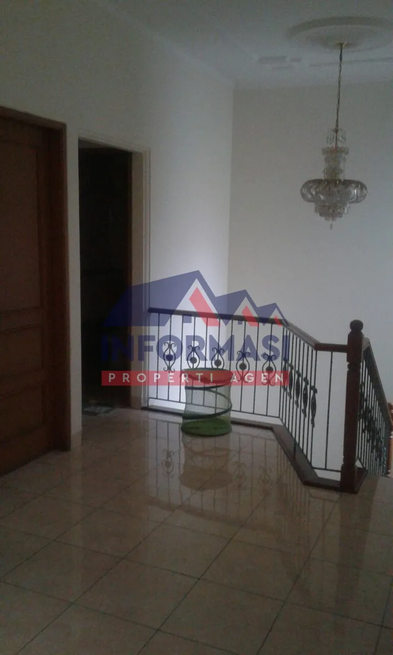 Rumah di Kav. Polri, Jelambar, Jakbar. Lokasi bagus