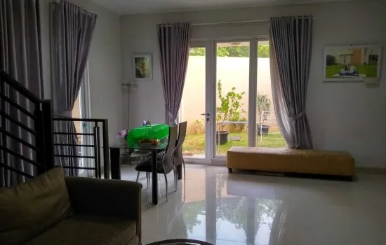 Rumah Hoek @Summarecon Bekasi. Luas Tanah 244 m2
