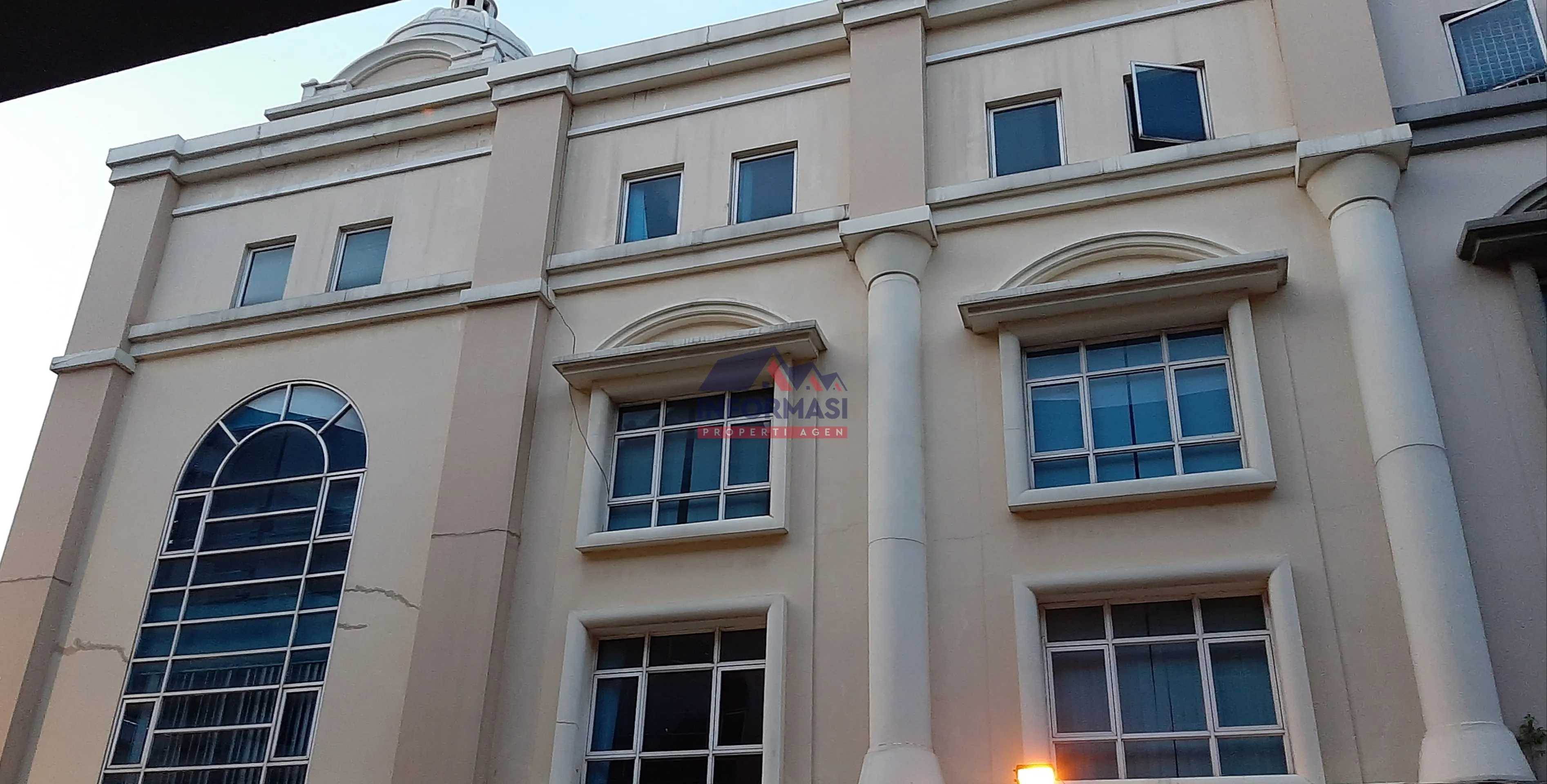 Ruko hoek 4lt uk 7x14m SHM siap pakai