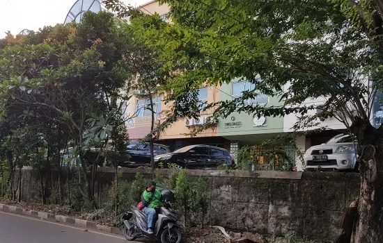 Ruko Taman Meruya iLir. Pinggir Tol,  4 Lantai.