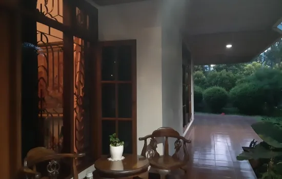 Rumah Asri luas tanah  786 m2 2 Lt 4KT+1  3km +1