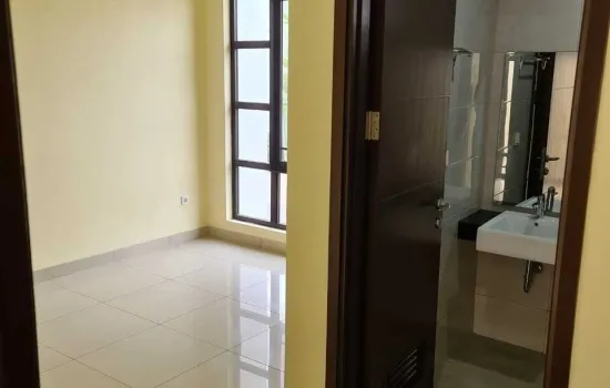 rumah  2 lantai kamar 3 kamar mandi 2