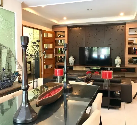 Rumah asri mewah LT 319m2 LB 531 3 lantai 4 KT