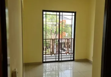rumah  2 lantai kamar 3 kamar mandi 2