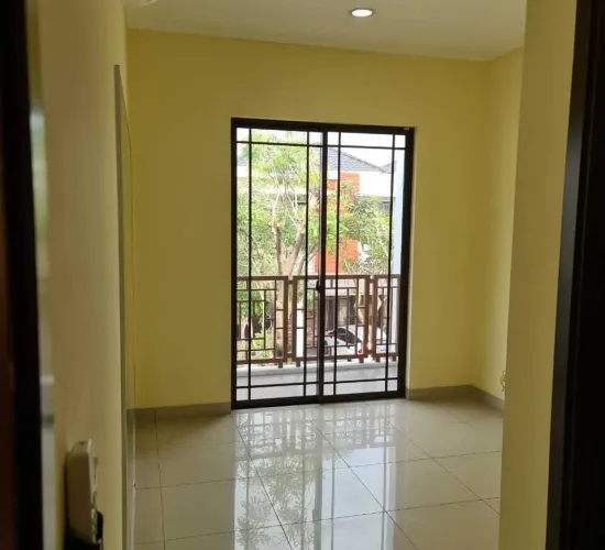 rumah  2 lantai kamar 3 kamar mandi 2